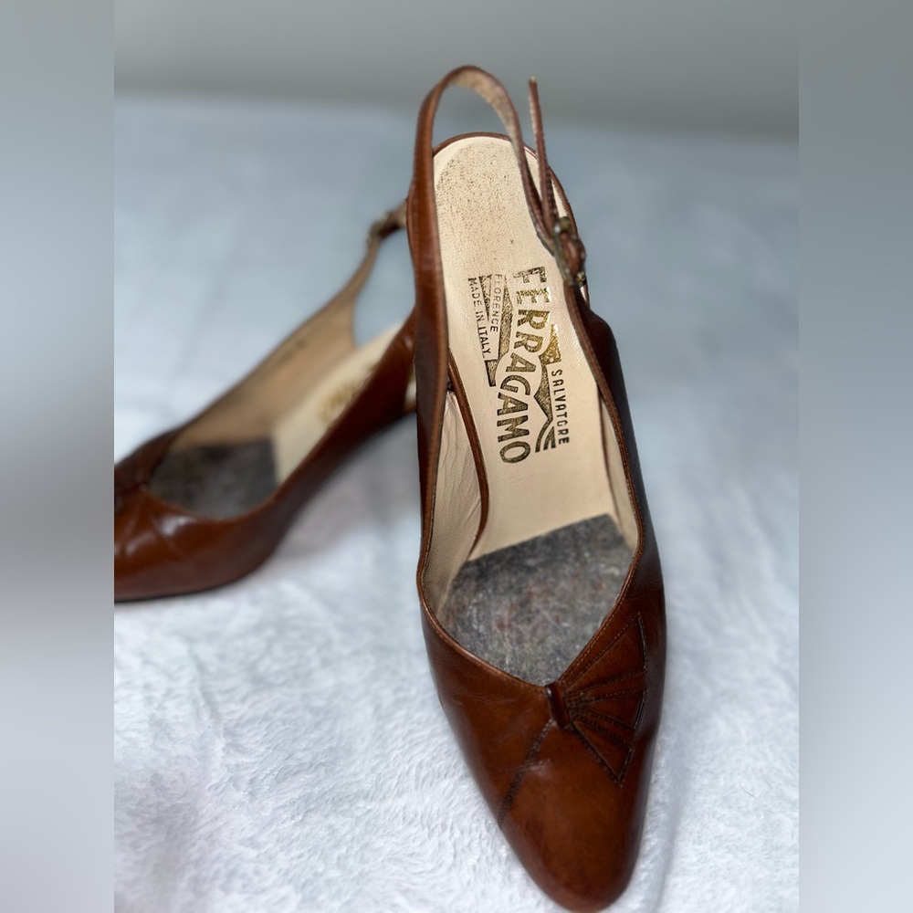 Vintage Salvatore Ferragamo brown leather slingback pumps size 6 1/2 B